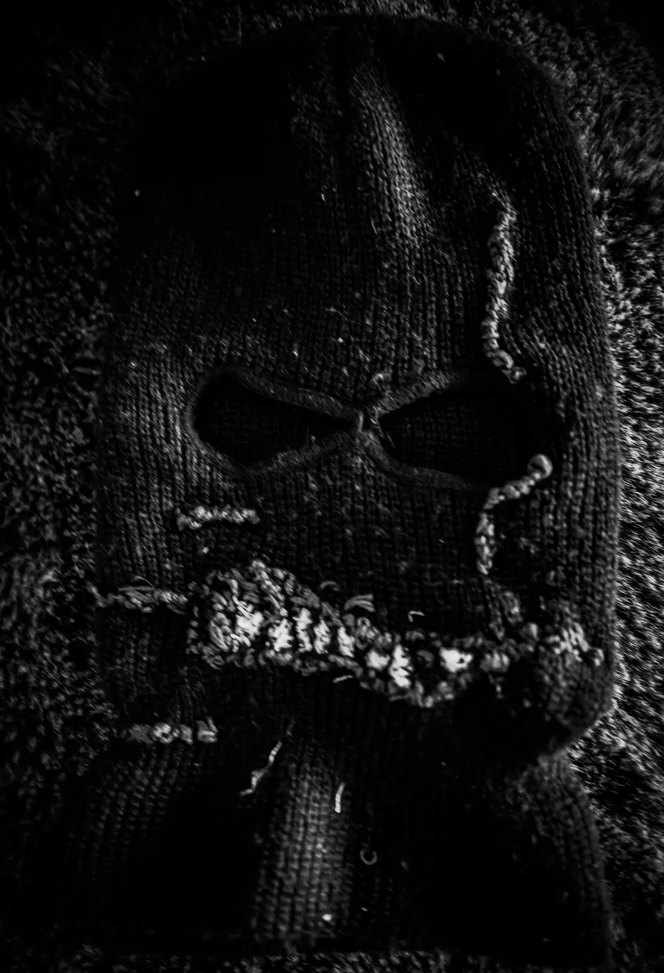 Ski mask Nº 2 in black and white: embroidered teeth and raised scar