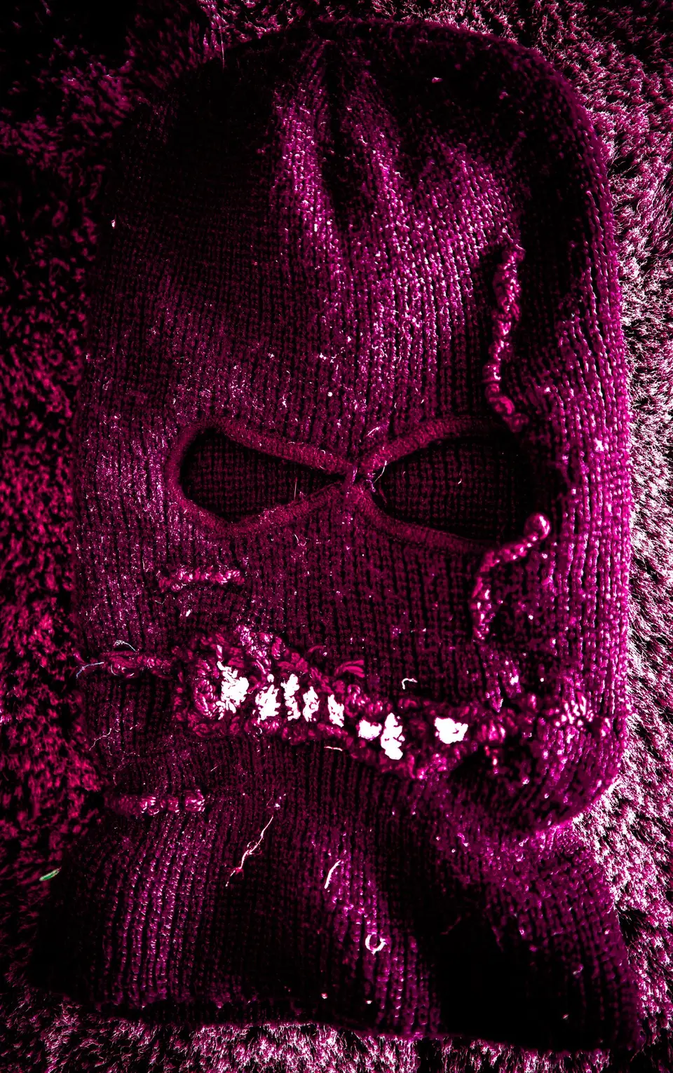 Ski mask Nº 2, magenta filter: mouth with white teeth and embroidered lines